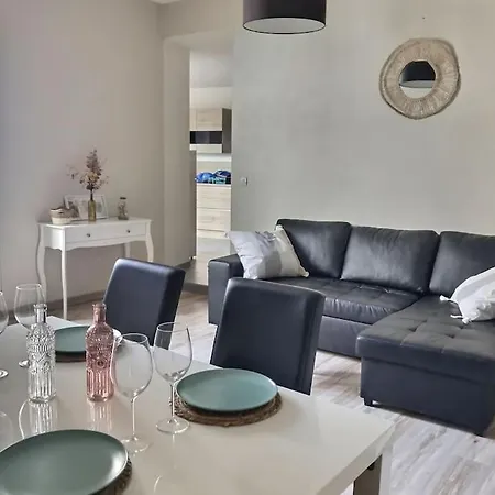 Avec Terrasse Centre De La Bastide Carcassonne