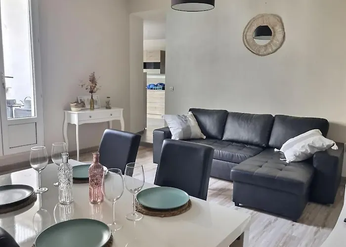 Avec Terrasse Centre De La Bastide Carcassonne